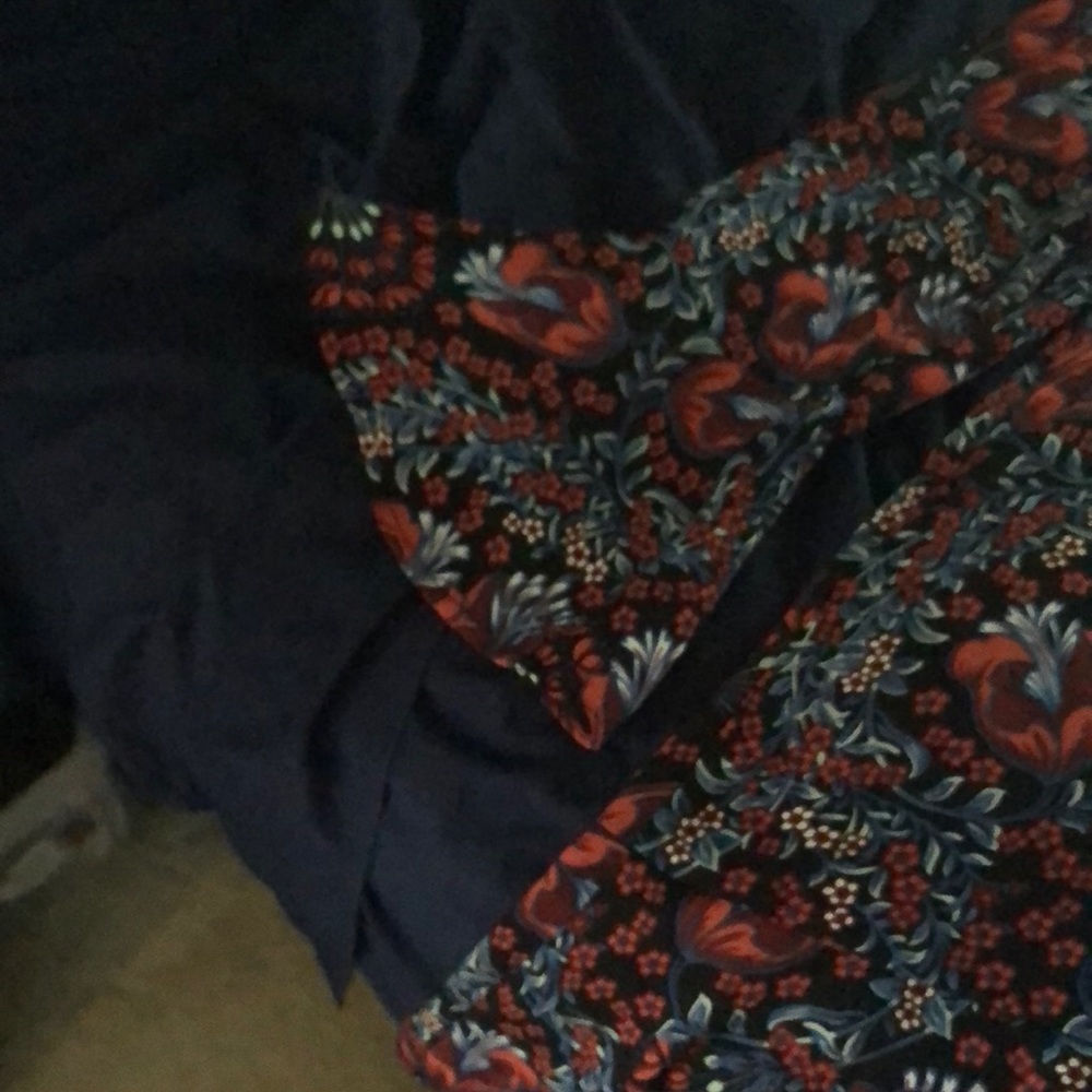 Dresses - Picture 2 of 3